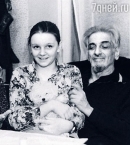 Ардов с женой и внучками