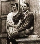 Ахматова_20_Ахматова и Н. Н. Пунин. Ленинград, Фонтанный Дом, 1927