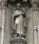 Статуя святого Августина в соборе Кентербери