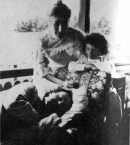 Бальмонт_5_ с женой Е. А. Андреевой и дочерью Н. К. Бальмонт-Бруни 1909