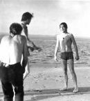 Башлачев_19_На пляже в Казахстане со Святославом Задерием и Рашидом Нугмановым (сентябрь 1986)