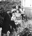 Башлачев_5_С дедушкой, бабушкой, мамой и троюродным братом Василием (лето 1967)