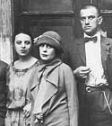 Слева направо - Тамидзи Найто, Б. Пастернак, С. Эйзенштейн, О. Третьякова, Л. Брик, В. Маяковский, 1924 г.