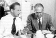 Вернер Гейзенберг и Нильс Бор - еще добрые друзья - за одним столом