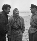 Народные артисты СССР Юрий Никулин, Михаил Кононов (справа налево) и режиссер Алексей Герман (2 слева) во время съемок фильма 