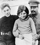 Сталин_31_с детьми Василием и Светланой