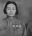 Вдова Д. Сухэ-Батора Янжима и сын Галсан. Улан-Батор, октябрь 1939 г.
