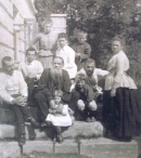 Л. Н. Толстой с женой и детьми. 1887 год.