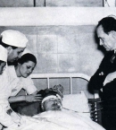 Троцкий_10_в больнице после смертельного ранения ледорубом, 1940