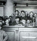 Троцкий_14_Слева на право - М. С. Урицкий, Л. Д. Троцкий, Я. М. Свердлов, Г. Е. Зиновьев и М. М. Лашевич в 1918