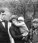 Сергей Эфрон и Марина Цветаева с детьми, 1925