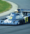 Шектер управляет шестиколесным болидом Tyrrell P34