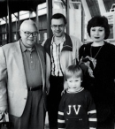 Аркадий Шевченко с детьми и внуками