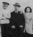 Клавдия Шульженко с отцом и братом
