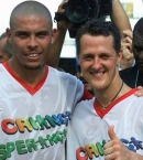 Шумахер_2_с Роналдо во время благотворительного матча ЮНИСЕФ в Рио-де-Жанейро, 2001