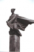 Памятник ЯНОНИС Юлюсу
