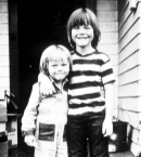 Ди Каприо_2_со сводным братом Адамом (справа), 1978