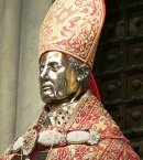 Статуя святого в неаполитанском соборе