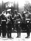 А.М.Кованько, император Николай II, С.А.Ульянин и Г.Г.Горшков в Офицерской воздухоплавательной школе, Красное село, 1915 г.