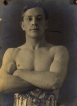 КЕТЧЕЛ Стэнли с поясом Чемпиона Мира 1908 года в среднем весе