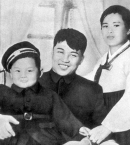 Ким Ир Сен_8_с женой и сыном, 1945