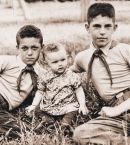 Кобзон_5_ с сестрой Геленой и братом Эмануилом. Краматорск, 1949