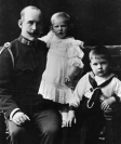 КОНСТАНТИН I с детьми принцем Полом и принцессой Иреной
