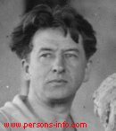 Б. Д.Королёв у бюста Л. Н. Толстого  Фотография. 1928
