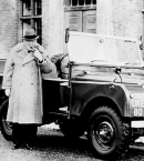 Черчилль_7_со своим личным Land Rover Series 1