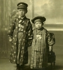 Куросава_2_Куросава-(справа)-с-братом,-1913