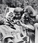 Андрей Миронов, Лариса Голубкина и Маша, 1977
