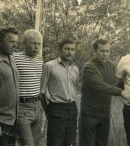 Второй слева Юрий Артюхин, четвертый слева - Павел Попович