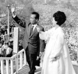 Президент Южной Кореи ПАК Чон Хи и первая леди приветствуют народ