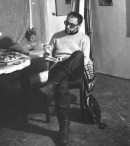 Д. Пригов читает стихи в мастерской Г. Брускина. 1979 г. Фото В. Кравчука