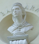 Бюст Барбары Радзивилл на лестнице во дворце Урсынов в Варшаве