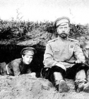 Алексей_6_с отцом в окопах на передовой, во время Первой мировой войны