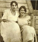 Раневская_3_с сестрой Изабеллой (слева)