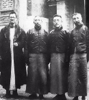 Цай Юаньпэй_2 (третий справа), Ли Дажао (первый справа) , Ху Ши (второй справа) и Цзян Менлинь (четвертый справа)