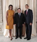 Фрадике Мелу Бандейра Менезеш с супругами Обама