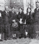 Главы Самоа Тупуа Тамасесе Меаоле (пятый слева) и Малиетоа Танумафили II (второй справа) приветствует в Крайстчерч в 1945 г. мэр Эрнест Эндрюс (четвертый слева) и заместитель мэра Лиона Мелвилл (справа)