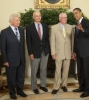 Нил Армстронг (справа возле президента Обамы) и его коллеги по полёту — Майкл Коллинз (в центре) и Базз Олдрин (слева) на приёме в овальном кабинете Белого дома по поводу 40-летия полёта на Луну