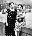 Августа Павловна и Ася (дочь) в Ялте, 1967 год