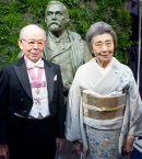 Акасаки Исаму_5 со своей супругой